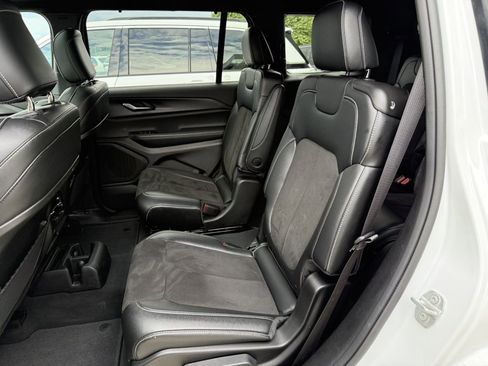 Used 2023 Jeep Grand Cherokee L Laredo AWD/4WD image 13