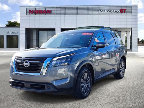 Certified 2023 Nissan Pathfinder SV w/ SV Premium Package image 3