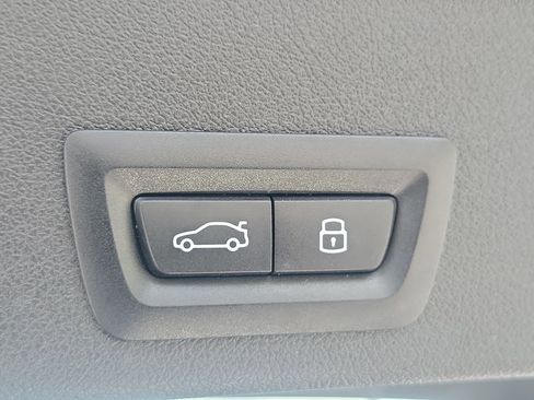 Used 2025 BMW X6 xDrive40i w/ Premium Package image 8