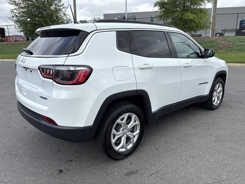 Used 2024 Jeep Compass Latitude AWD/4WD image 9