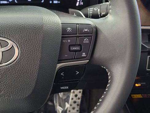 Used 2025 Toyota Camry SE FWD image 25