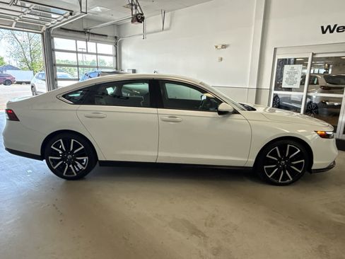 Used 2023 Honda Accord Touring image 6