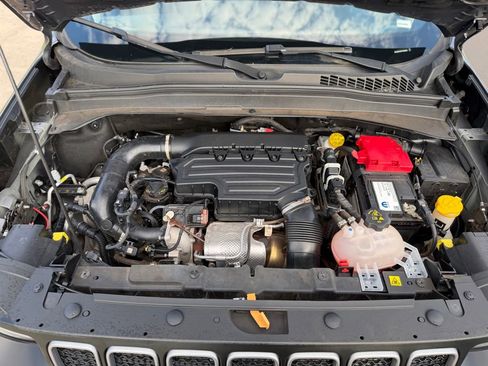 Used 2023 Jeep Renegade Latitude AWD/4WD image 13