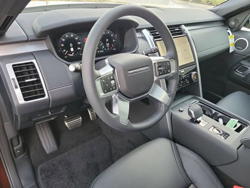 New 2026 Land Rover Discovery Limited Edition AWD/4WD image 25