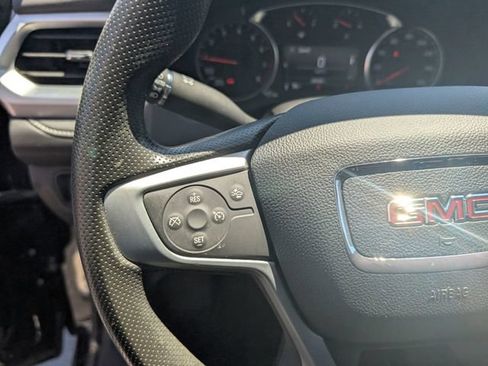 Used 2023 GMC Acadia SLE FWD image 16