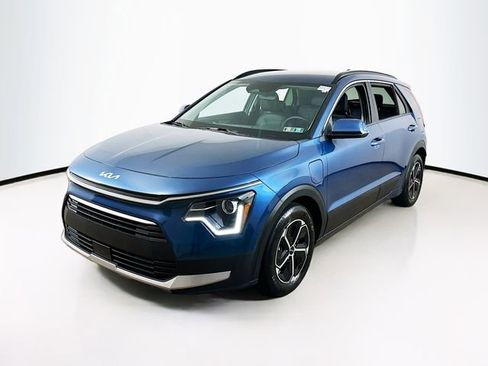 Used 2024 Kia Niro EX w/ EX Cold Weather Package FWD image 3