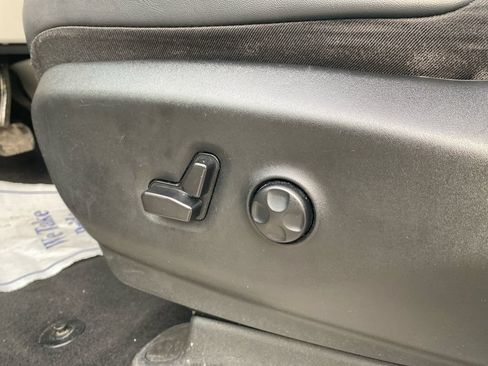 Used 2024 Chrysler Pacifica Touring-L FWD image 20