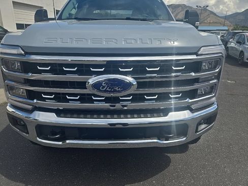 Used 2025 Ford F350 Lariat w/ Tremor Off-Road Package AWD/4WD image 31
