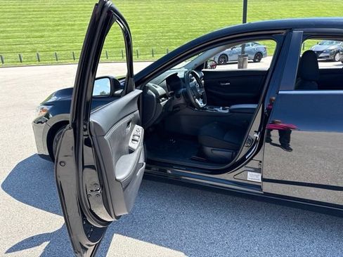 Certified 2025 Nissan Sentra SV w/ All-Weather Package FWD image 11