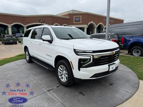 Used 2025 Chevrolet Suburban LS RWD image 1