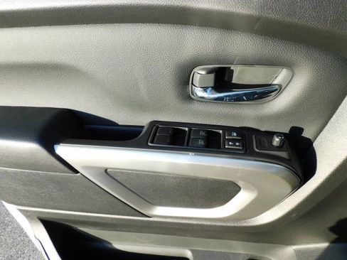Certified 2022 Nissan Titan SV w/ SV Convenience Package image 8