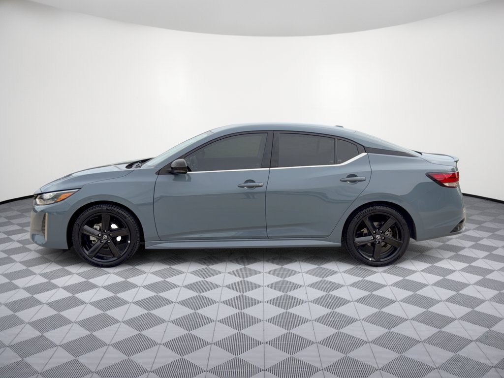 Used 2025 Nissan Sentra SR FWD image 2