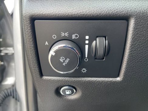 Used 2019 Jeep Grand Cherokee Laredo image 25