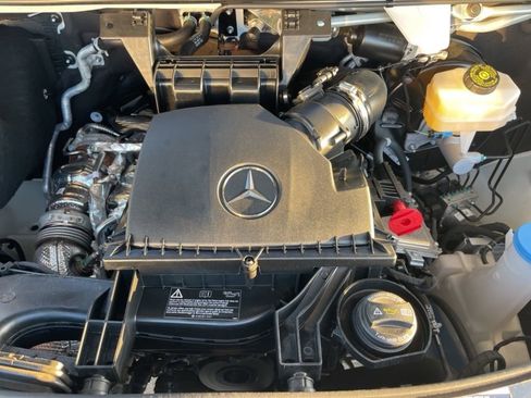 Used 2025 Mercedes-Benz Sprinter 2500 image 28