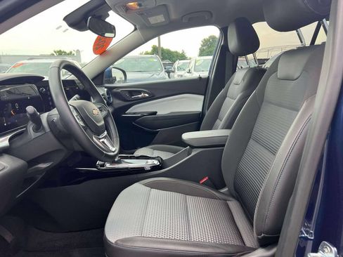 Used 2024 Chevrolet Trax LT w/ Driver Confidence Package FWD image 17