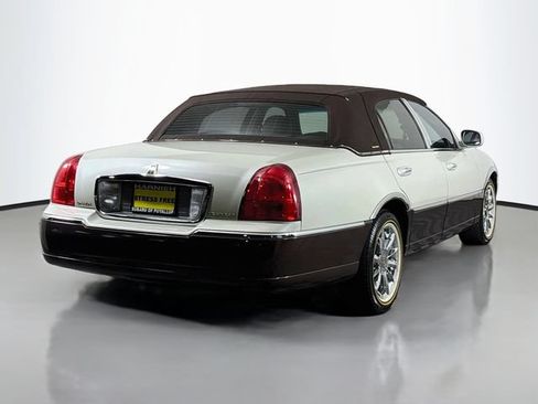 Used 2007 Lincoln Town Car Signature RWD image 7