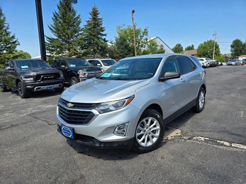 Used 2019 Chevrolet Equinox LS image 2