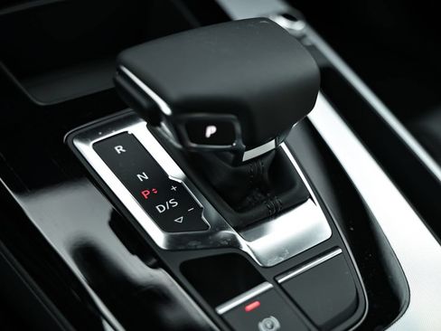 Used 2025 Audi Q5 Premium Plus w/ Premium Plus AWD/4WD image 39