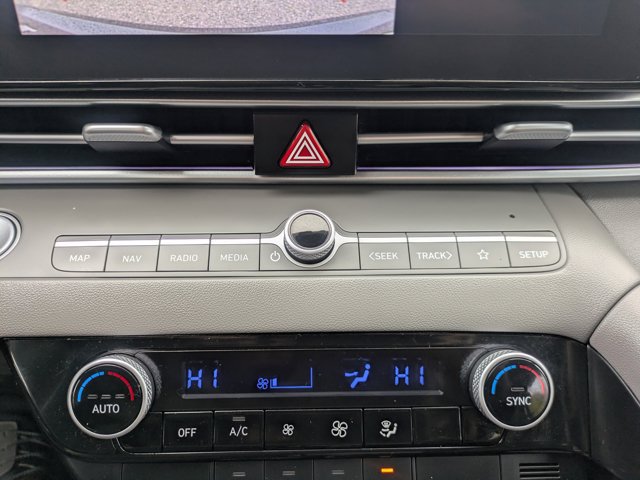 Used 2024 Hyundai Elantra SEL FWD image 27