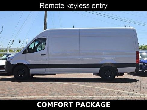 Used 2024 Mercedes-Benz Sprinter 2500 image 3