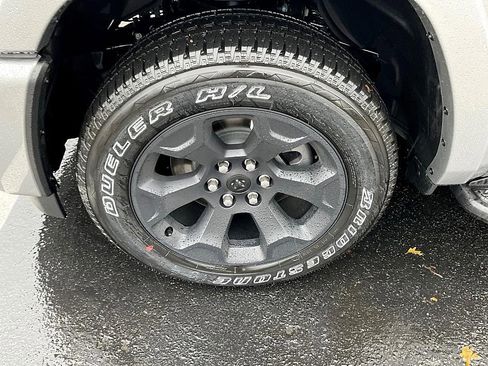 New 2026 RAM 1500 4x4 Crew Cab image 10