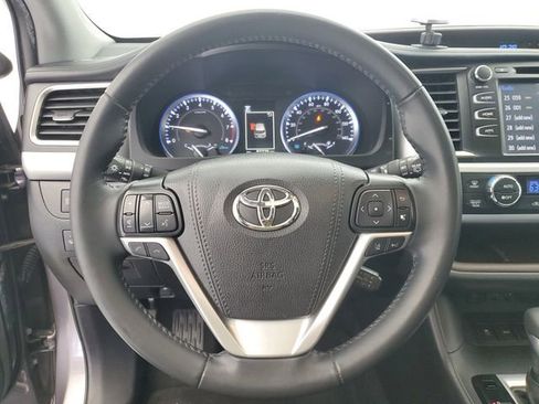 Used 2019 Toyota Highlander XLE image 25