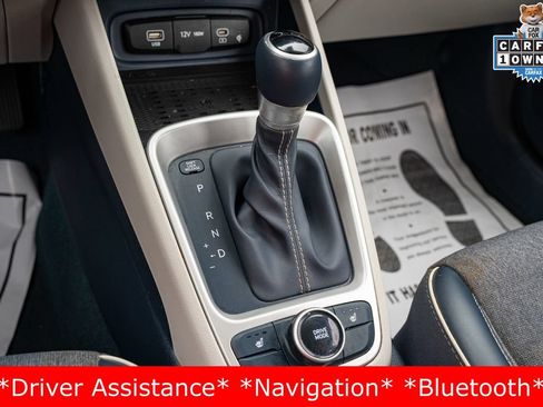 Used 2024 Hyundai Venue Limited FWD image 29