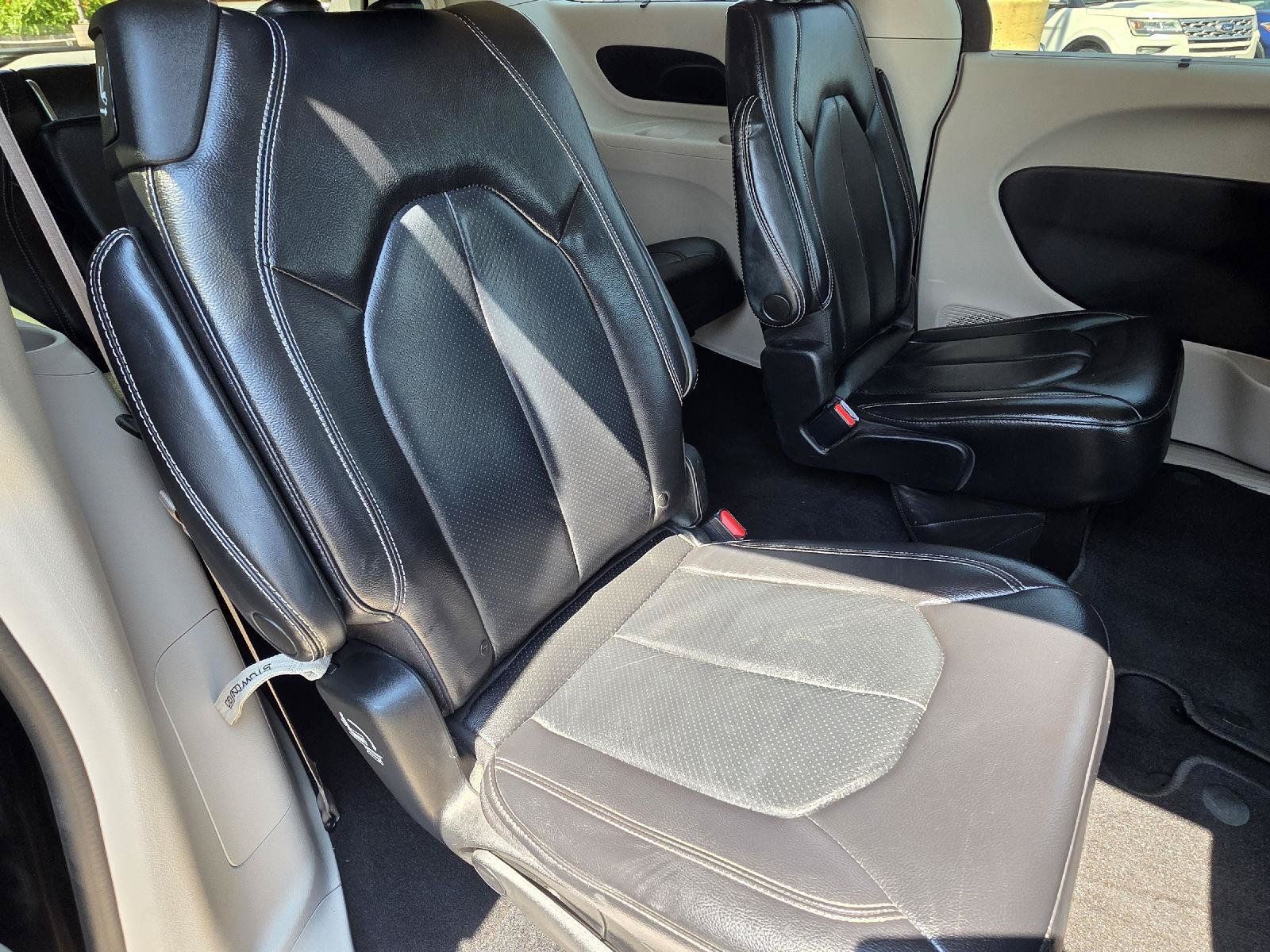 Used 2022 Chrysler Pacifica Touring-L FWD image 27
