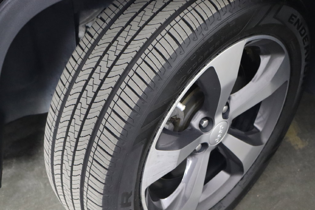 Used 2019 Jeep Cherokee Limited FWD image 41