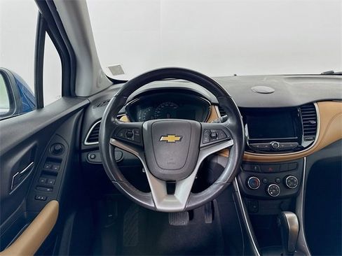 Used 2020 Chevrolet Trax LT w/ Driver Confidence Package image 22