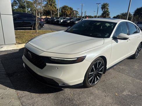 Used 2023 Honda Accord Touring image 2