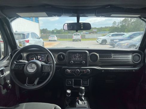 Used 2018 Jeep Wrangler Unlimited Sport image 9