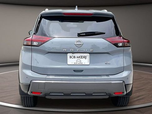 Used 2025 Nissan Rogue SL FWD image 4