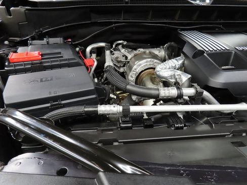 Used 2024 GMC Yukon XL Denali w/ Advanced Technology Package image 33