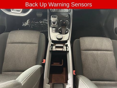 Used 2025 Nissan Rogue SV AWD/4WD image 9