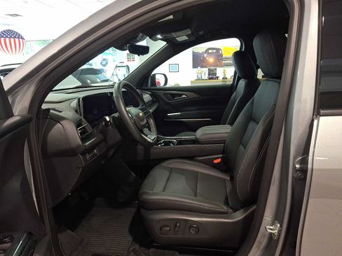 Used 2026 Chevrolet Traverse LT w/ Driver Confidence Package AWD/4WD image 14