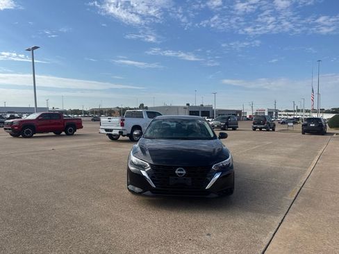 Certified 2025 Nissan Sentra SV FWD image 6