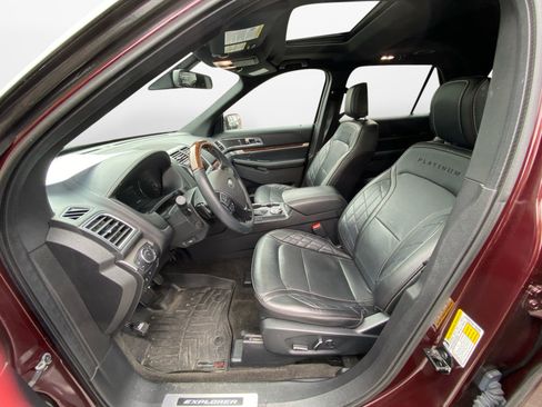 Used 2018 Ford Explorer Platinum image 11