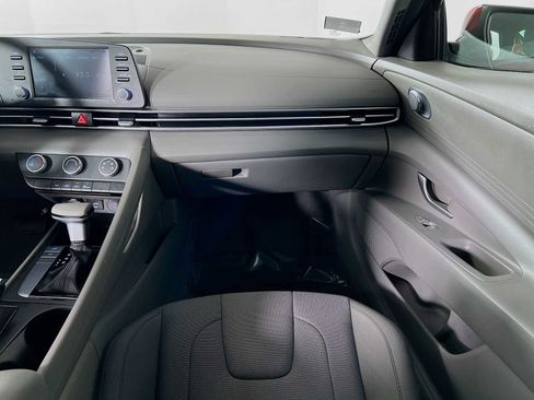 Certified 2024 Hyundai Elantra SE image 22