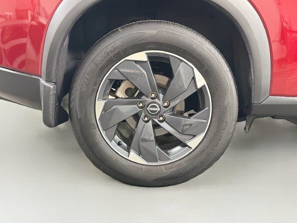 Used 2025 Nissan Rogue SV AWD/4WD image 32