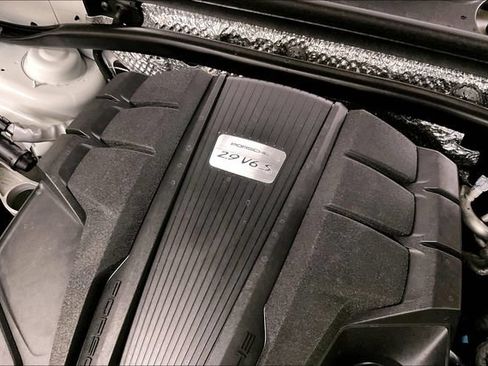 Used 2024 Porsche Macan S w/ Premium Plus Package AWD/4WD image 36