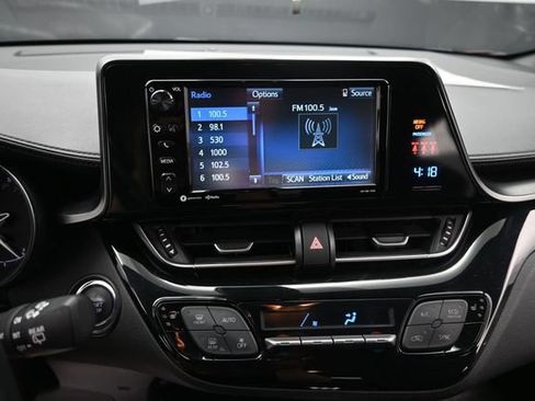Used 2018 Toyota C-HR XLE FWD image 32