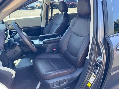 Used 2023 Toyota Sienna Platinum AWD/4WD image 22