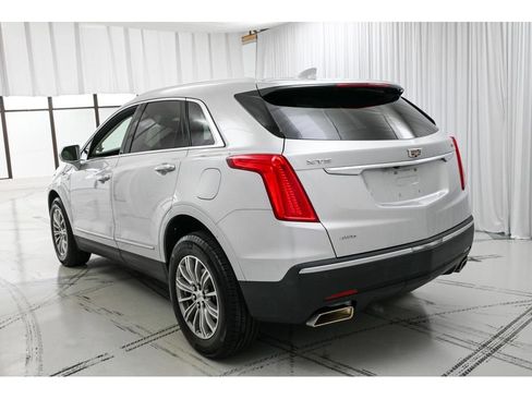 Used 2017 Cadillac XT5 Luxury w/ Driver Awareness Package image 5