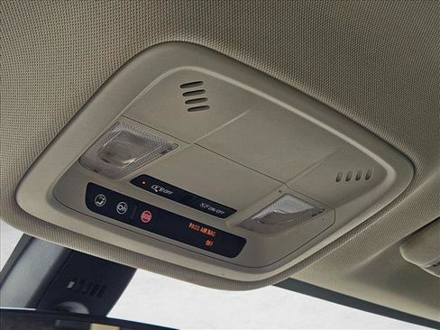 Used 2018 Chevrolet Traverse LT FWD image 12