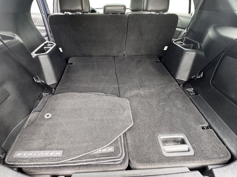 Used 2019 Ford Explorer XLT w/ Equipment Group 202A AWD/4WD image 19