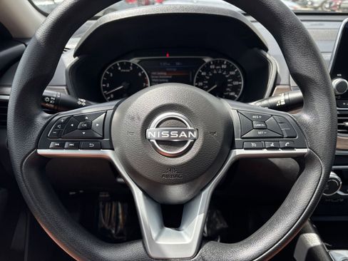 Used 2025 Nissan Altima 2.5 SV FWD image 28