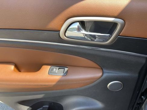 Used 2017 Jeep Grand Cherokee Summit AWD/4WD image 17