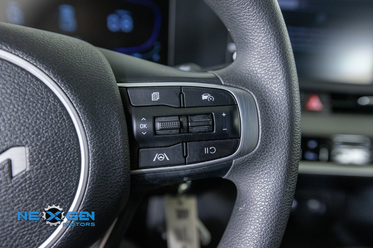 Used 2025 Kia Sportage LX FWD image 16