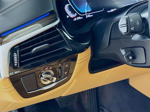 Used 2020 BMW 530e xDrive image 14